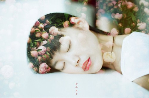 绨