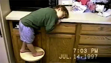 վ˯